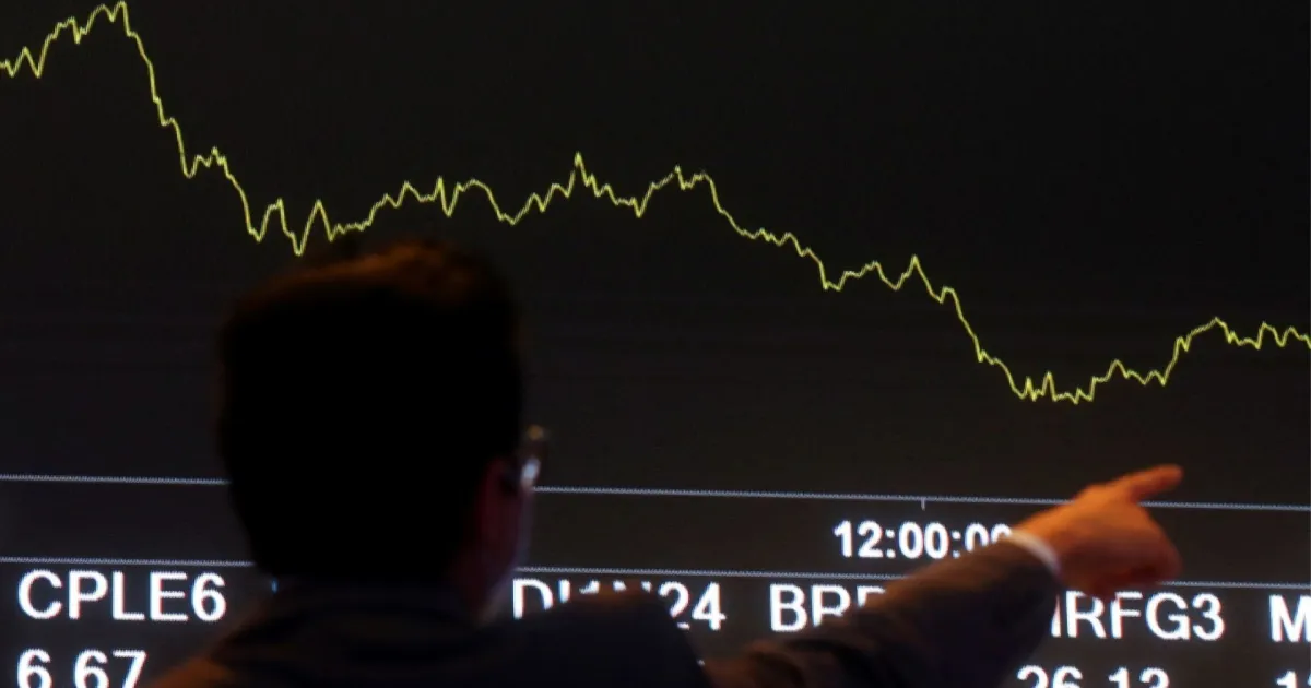 Global Markets Experience Volatility as Inflation Fears and Tech Sector Slump Shake Investor Confidence