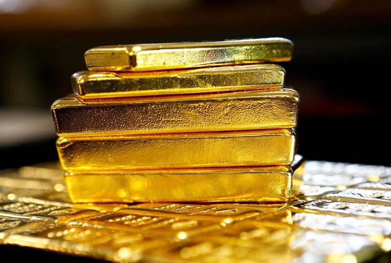 Gold Prices Fall from Near-Record Highs as Mixed US Job Data Alters Fed Rate Cut Expectations