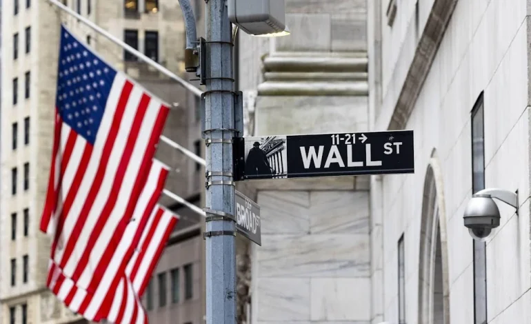 Wall Street Records Continue: S&P 500 Hits High Amid Mixed Global Market Trends